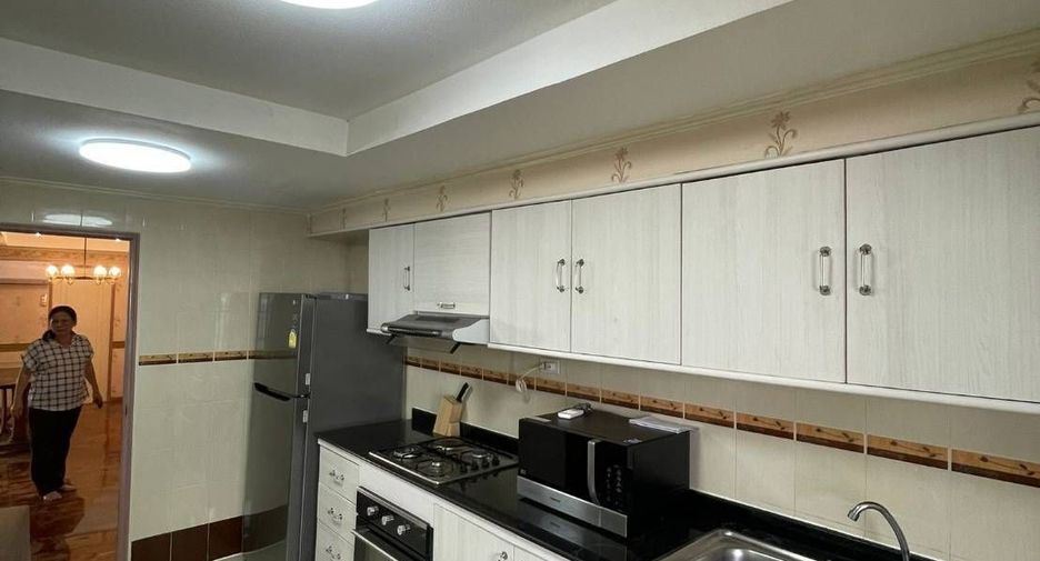For rent 3 bedrooms condo in Watthana, Bangkok