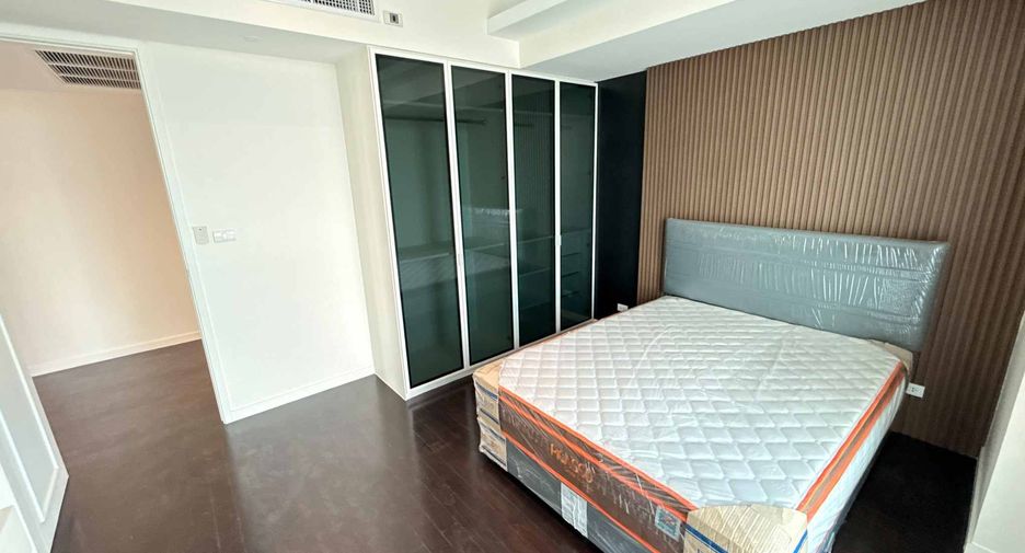 For sale 3 bedrooms condo in Yan Nawa, Bangkok