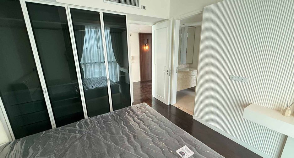 For sale 3 bedrooms condo in Yan Nawa, Bangkok