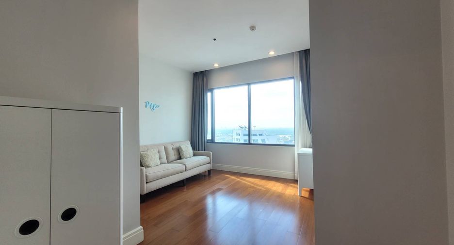 For sale 3 bedrooms condo in Khlong Toei, Bangkok
