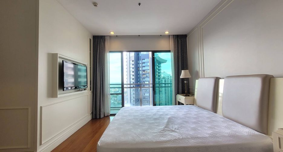 For sale 3 bedrooms condo in Khlong Toei, Bangkok