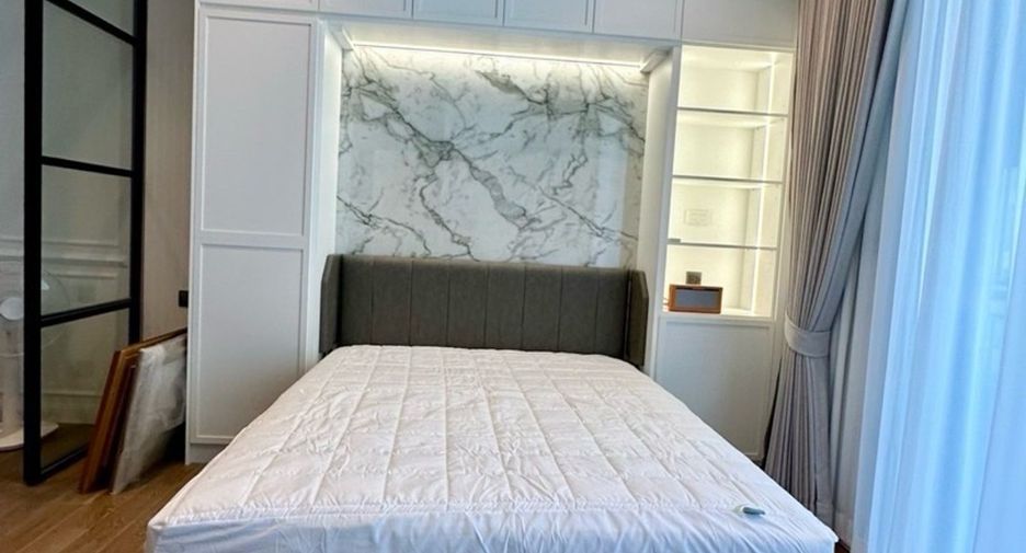For rent 2 bedrooms condo in Pathum Wan, Bangkok