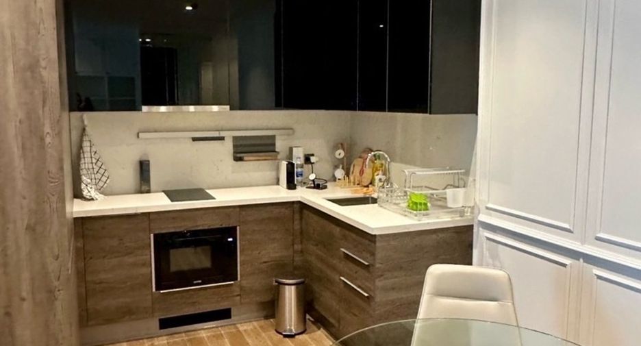 For rent 2 bedrooms condo in Pathum Wan, Bangkok