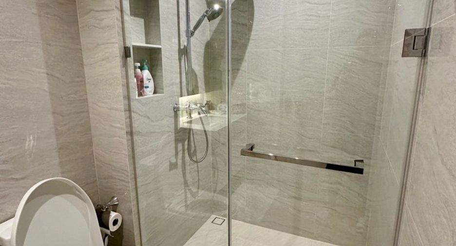 For rent 2 bedrooms condo in Pathum Wan, Bangkok