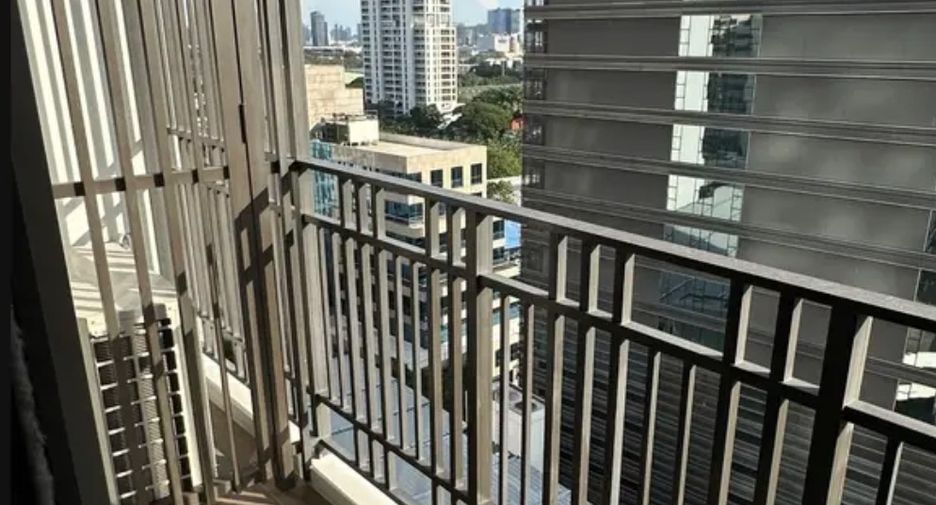 For rent 2 bedrooms condo in Pathum Wan, Bangkok