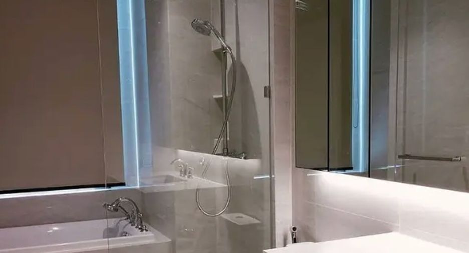 For rent 2 bedrooms condo in Pathum Wan, Bangkok