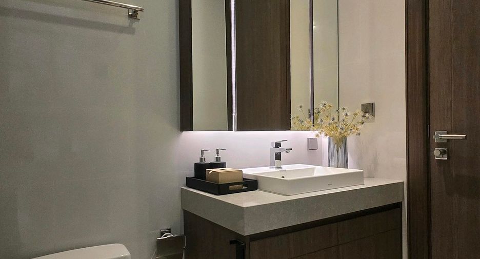 Condo en alquiler de 2 habitaciones en Khlong Toei, Bangkok