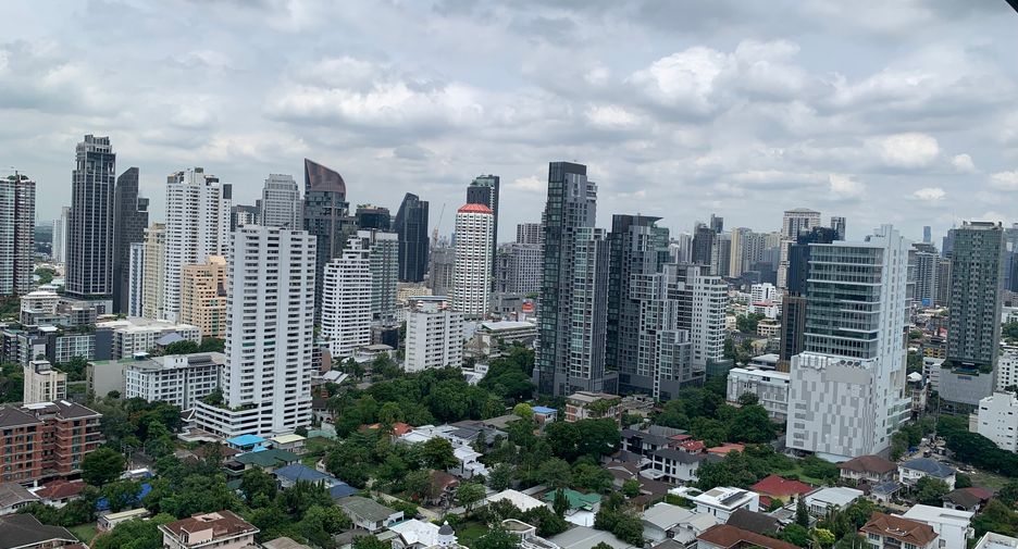 For rent and for sale 1 bed condo in Watthana, Bangkok