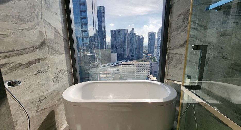 À louer et à vendre 3 chambres condo à Khlong Toei, Bangkok