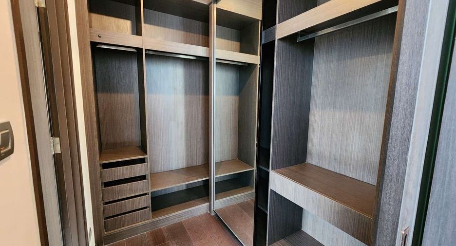 À louer et à vendre 3 chambres condo à Khlong Toei, Bangkok