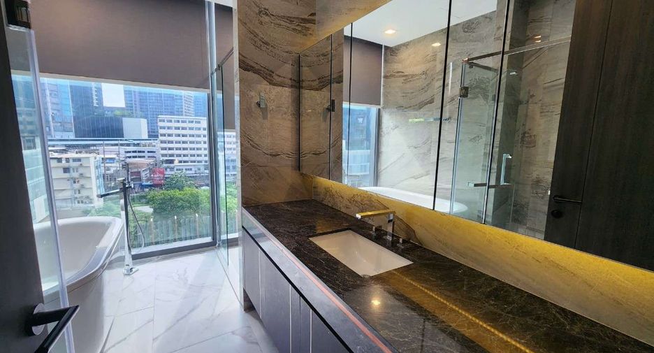 For rent 2 bedrooms condo in Khlong Toei, Bangkok