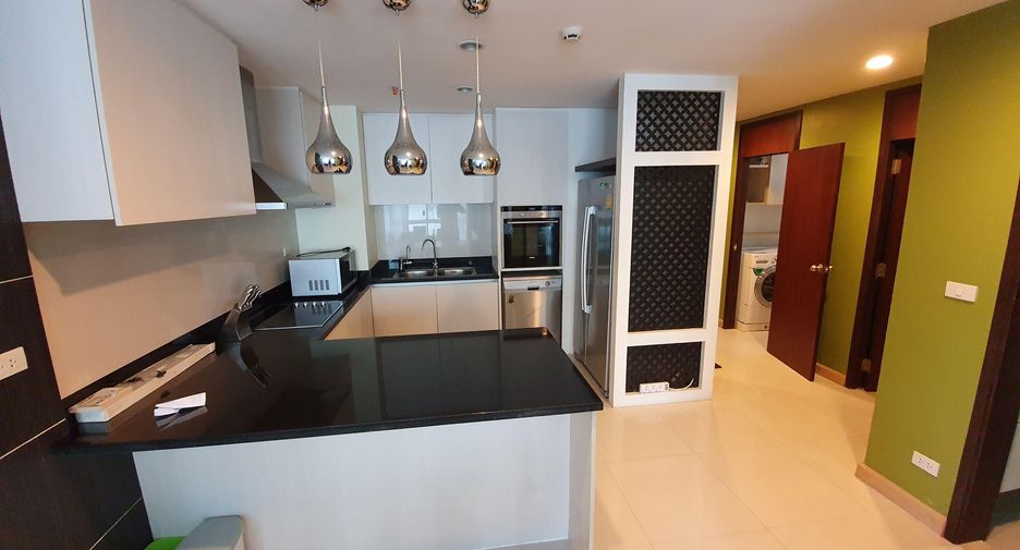For rent 2 bedrooms condo in Pathum Wan, Bangkok