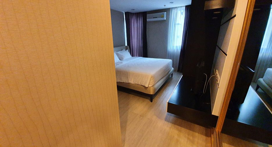 For rent 2 bedrooms condo in Pathum Wan, Bangkok