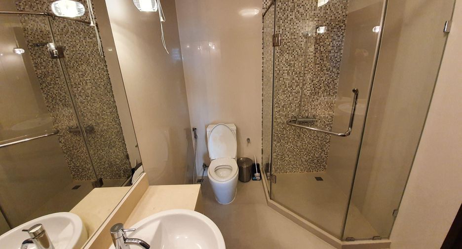 For rent 2 bedrooms condo in Pathum Wan, Bangkok
