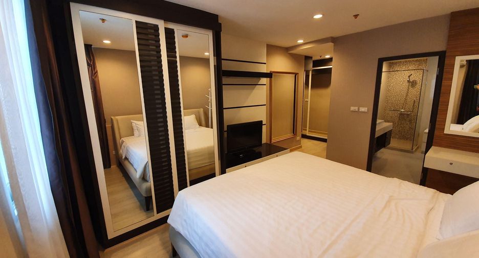For rent 2 bedrooms condo in Pathum Wan, Bangkok