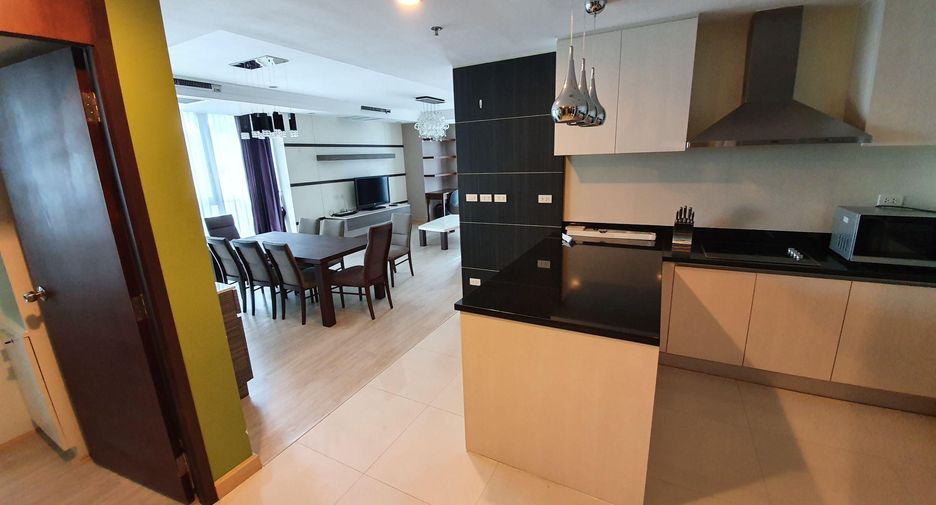 For rent 2 bedrooms condo in Pathum Wan, Bangkok