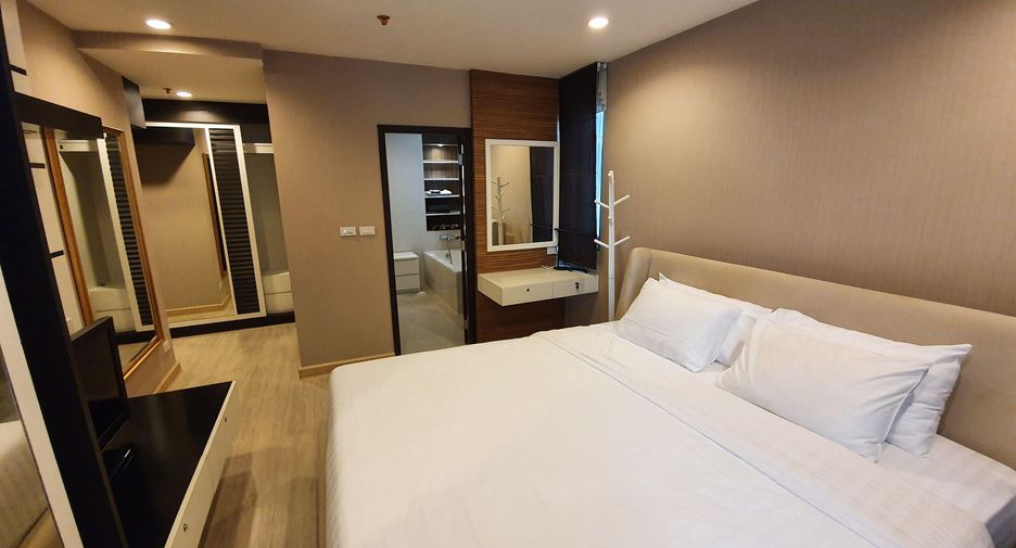 For rent 2 bedrooms condo in Pathum Wan, Bangkok