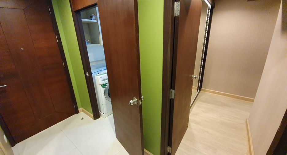 For rent 2 bedrooms condo in Pathum Wan, Bangkok