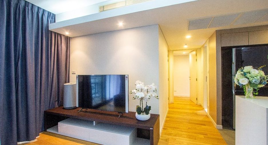 For rent 2 bedrooms condo in Khlong Toei, Bangkok