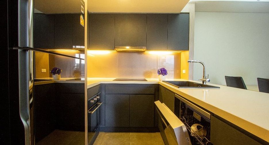For rent 2 bedrooms condo in Khlong Toei, Bangkok