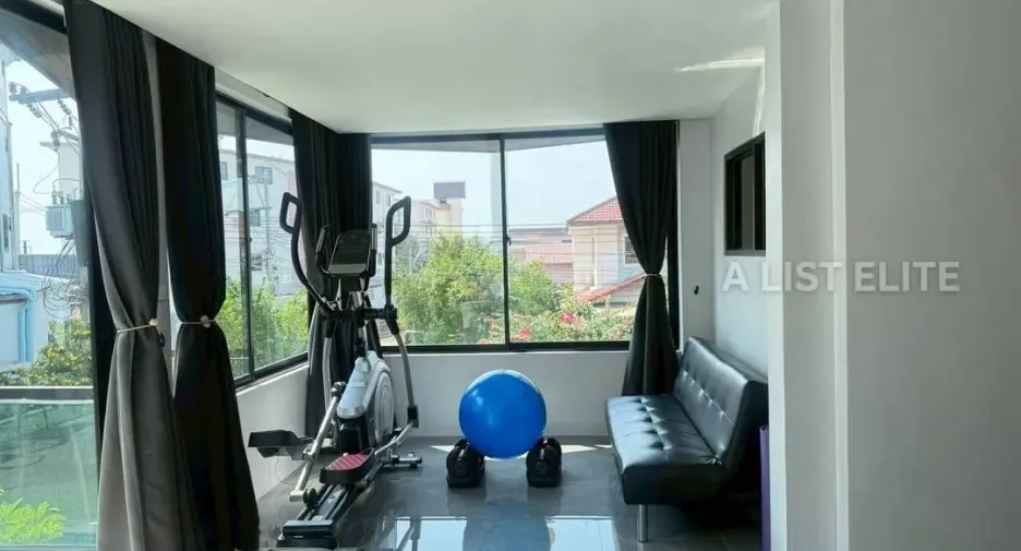 For rent 7 bedrooms house in Bang Lamung, Chonburi