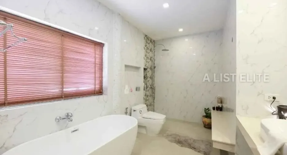 For rent 5 bedrooms house in Bang Lamung, Chonburi