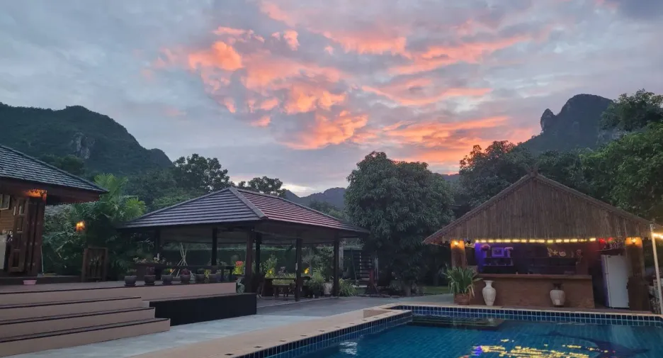 For sale 5 ベッドルーム house in Sam Roi Yot, Prachuap Khiri Khan