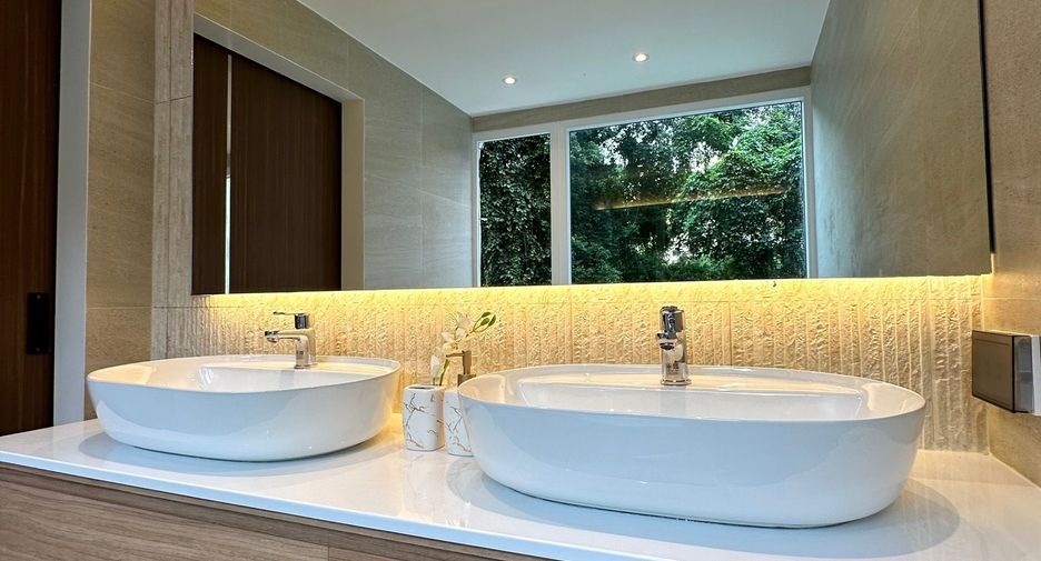 For rent 2 bedrooms condo in Mueang Chiang Mai, Chiang Mai