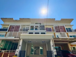 For sale 4 bedrooms townhouse in Sai Mai, Bangkok