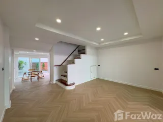 For sale 4 bedrooms townhouse in Sai Mai, Bangkok