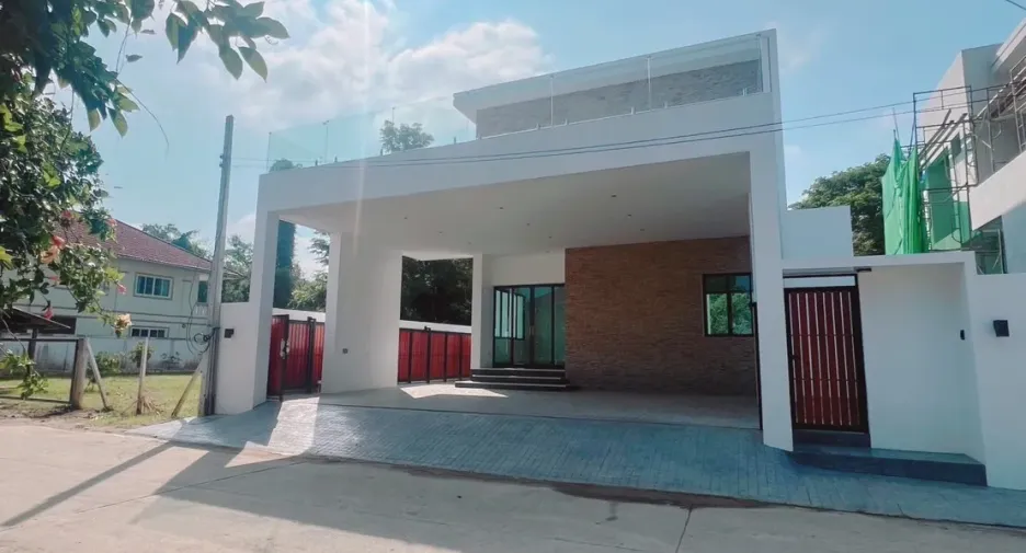 Casa en venta de 4 habitaciones en Mueang Chiang Mai, Chiang Mai
