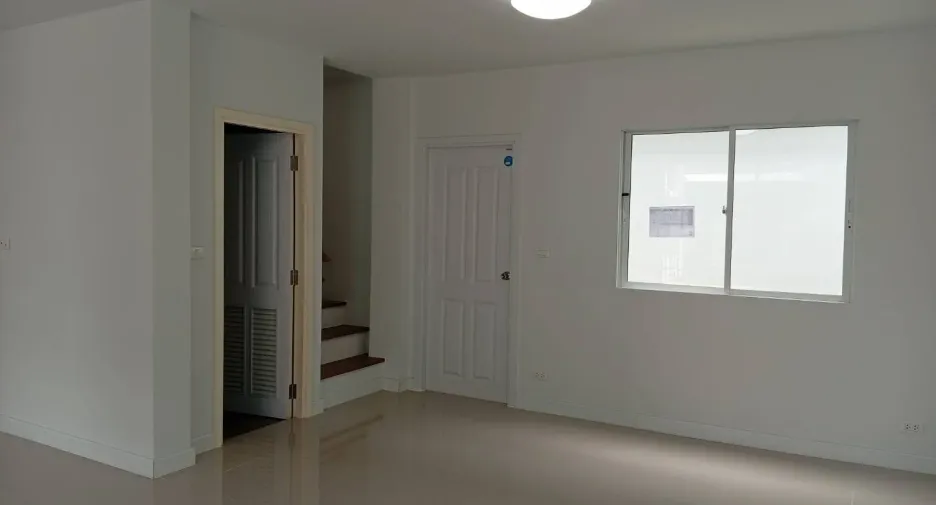 À vendre et à louer 3 chambres maison de ville à Bang Bua Thong, Nonthaburi