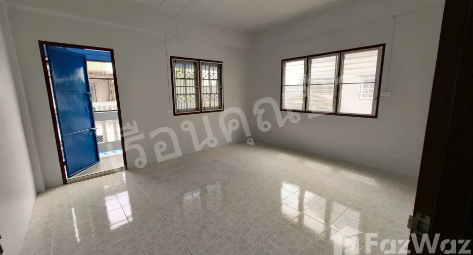 Casa adosada en venta de 2 habitaciones en Mueang Uthai Thani, Uthai Thani