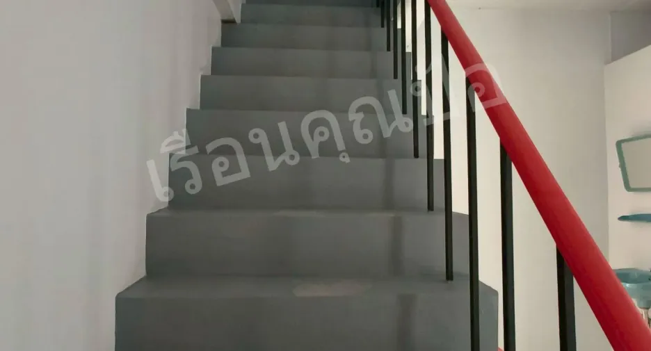 Casa adosada en venta de 2 habitaciones en Mueang Uthai Thani, Uthai Thani