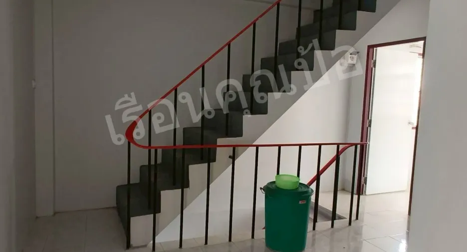 Casa adosada en venta de 2 habitaciones en Mueang Uthai Thani, Uthai Thani