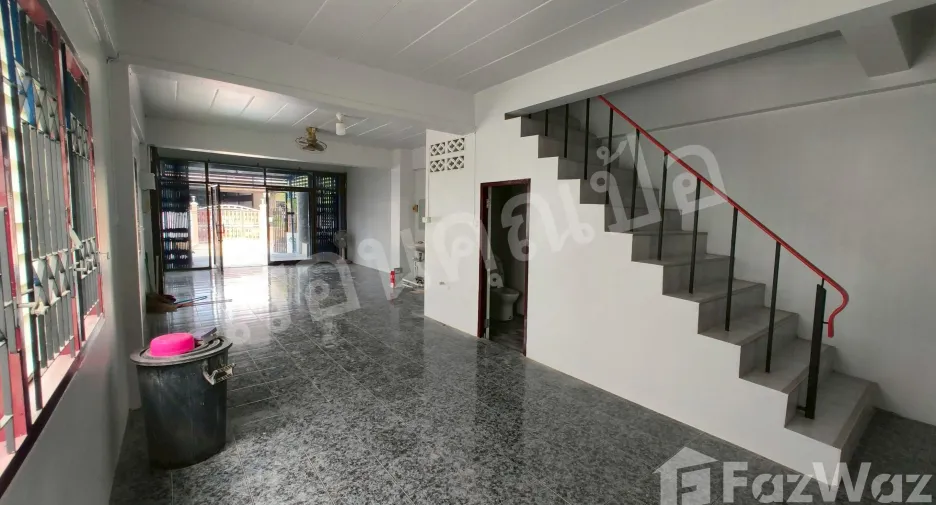 Casa adosada en venta de 2 habitaciones en Mueang Uthai Thani, Uthai Thani