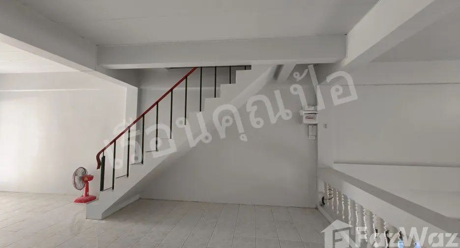Casa adosada en venta de 2 habitaciones en Mueang Uthai Thani, Uthai Thani