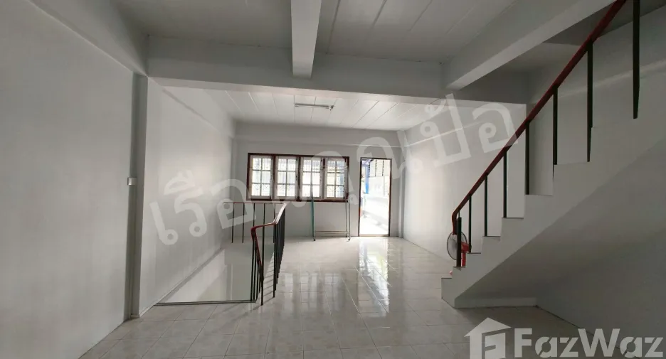 Casa adosada en venta de 2 habitaciones en Mueang Uthai Thani, Uthai Thani