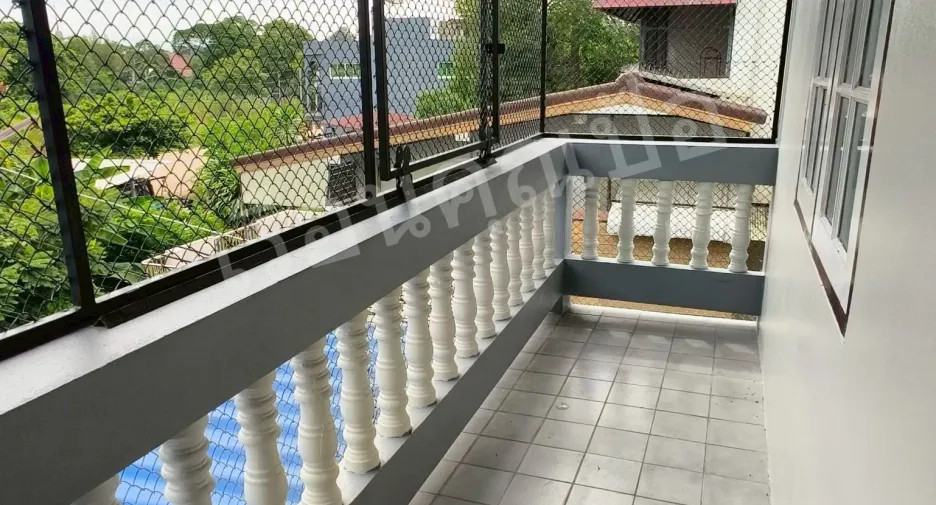 Casa adosada en venta de 2 habitaciones en Mueang Uthai Thani, Uthai Thani