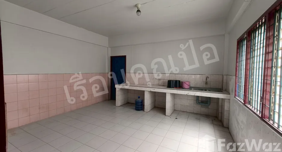 Casa adosada en venta de 2 habitaciones en Mueang Uthai Thani, Uthai Thani