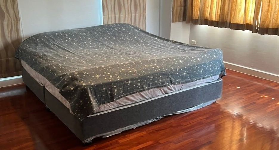 For rent 4 bedrooms house in Mueang Chiang Mai, Chiang Mai