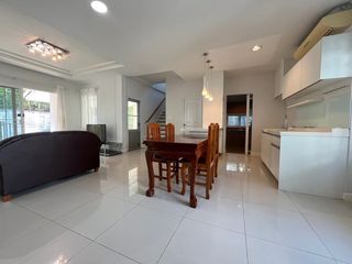 Haus zur Miete mit 4 Zimmer in Mueang Chiang Mai, Chiang Mai