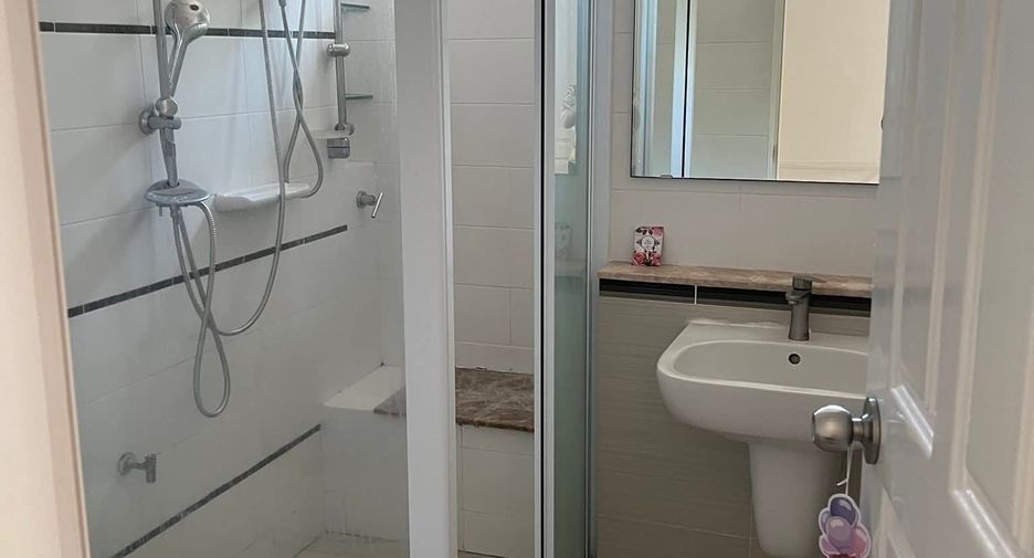For rent 4 bedrooms house in Mueang Chiang Mai, Chiang Mai