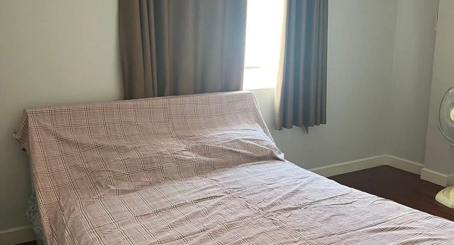 For rent 4 bedrooms house in Mueang Chiang Mai, Chiang Mai