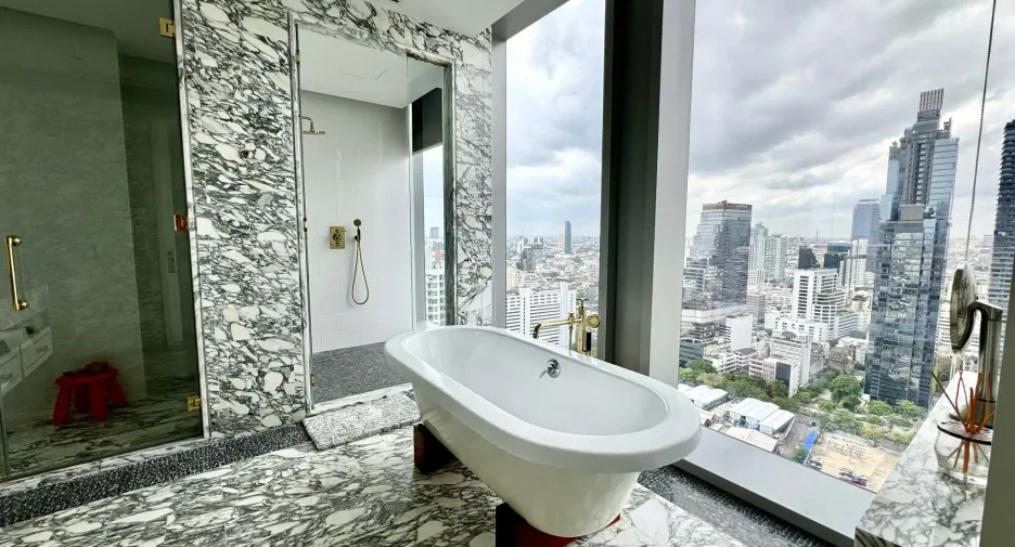 Condo en venta de 3 habitaciones en Sathon, Bangkok
