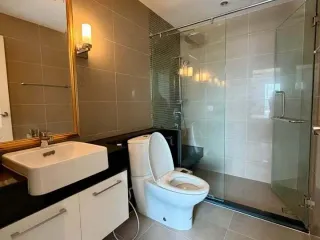 For rent 2 bedrooms condo in Huai Khwang, Bangkok
