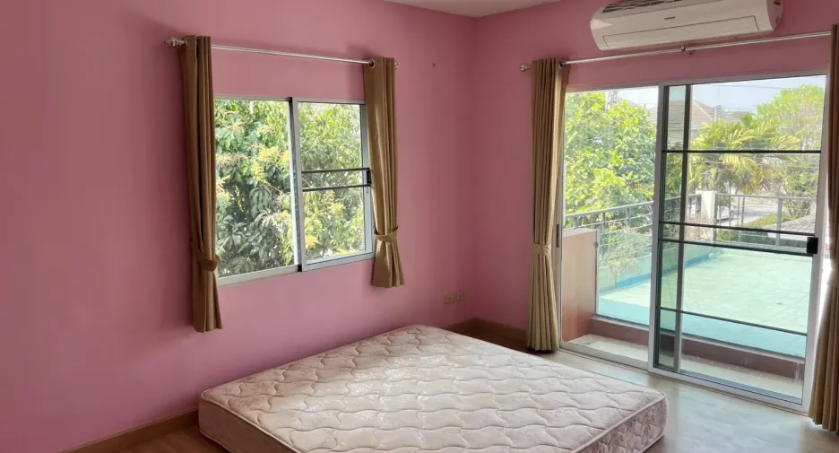 Casa en venta de 3 habitaciones en San Kamphaeng, Chiang Mai