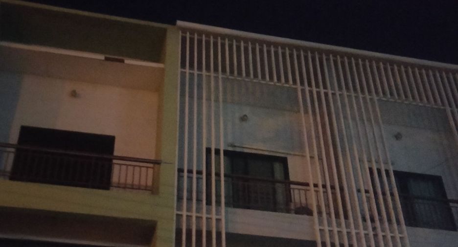 For sale 3 bedrooms retail Space in Si Racha, Chonburi