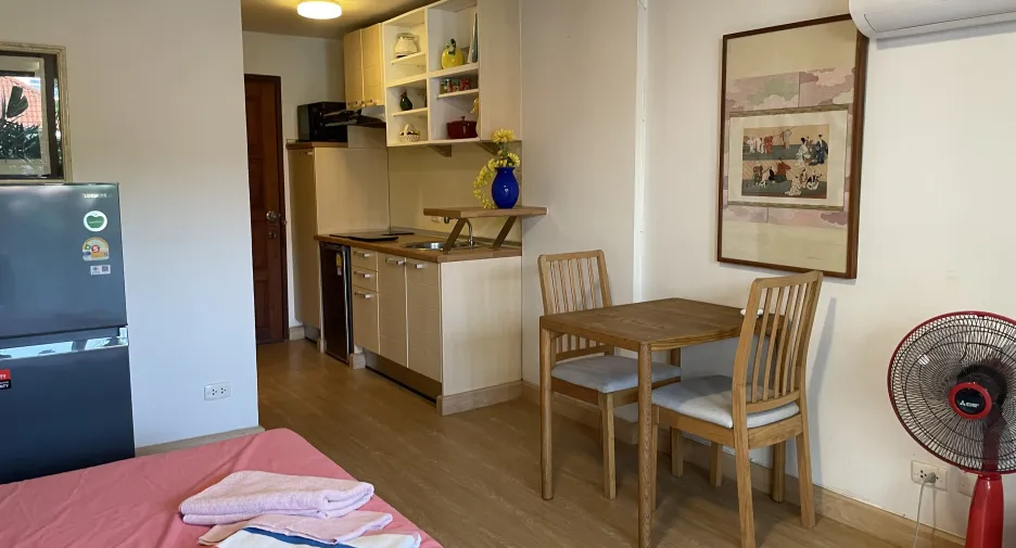 Wohnung zur Miete mit Studio in Watthana, Bangkok