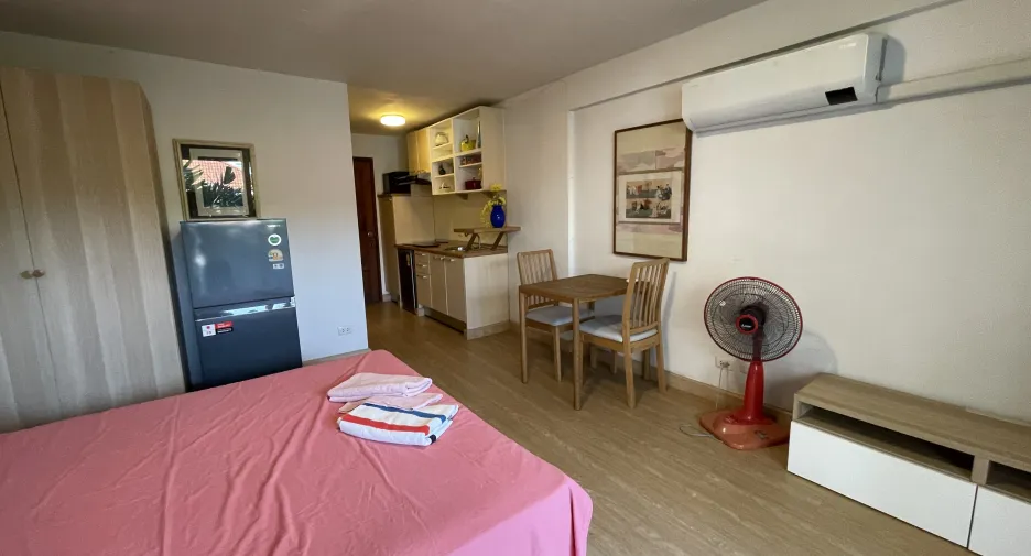 Wohnung zur Miete mit Studio in Watthana, Bangkok